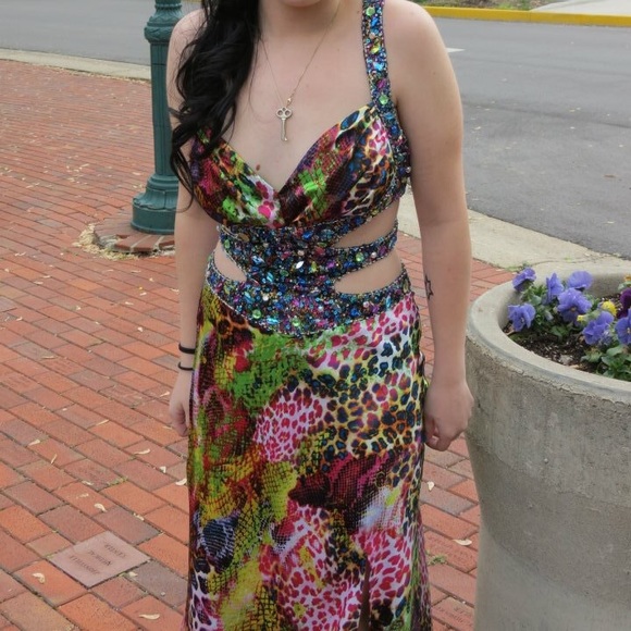 Prom dress - Picture 1 of 2